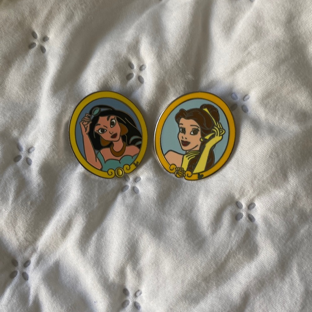 Jasmine and belle trading pins